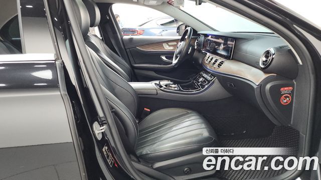 Mercedes-Benz E-Class (W213) E300 4MATIC Exclusive 2018 — фото 11