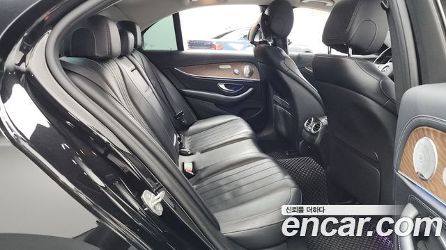 Mercedes-Benz E-Class (W213) E300 4MATIC Exclusive 2018 — фото 12
