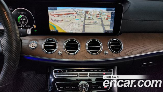 Mercedes-Benz E-Class (W213) E300 4MATIC Exclusive 2018 — фото 13