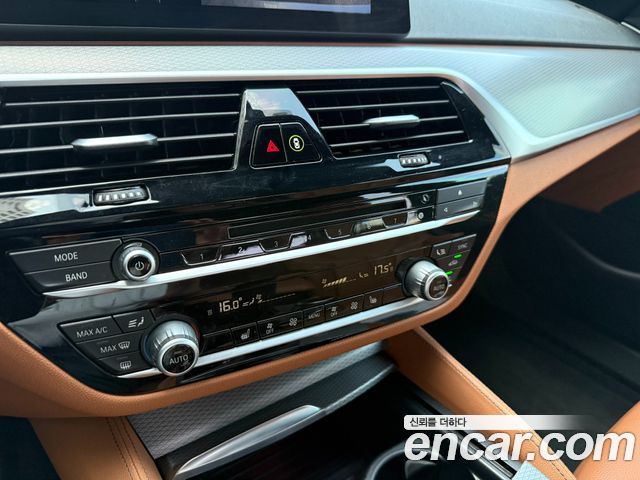 BMW 5 Series (G30) 520d xDrive M Sport Package 2017 — фото 16