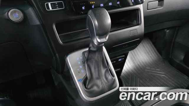 Hyundai Staria Cargo 5-Seater Modern 2022 — фото 9