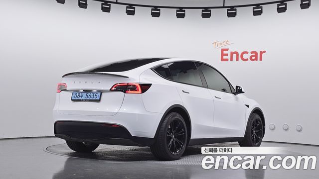 Tesla Model Y RWD 2024 — фото 2