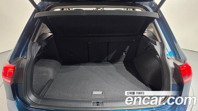 Volkswagen Tiguan (II) 2.0 TDI Premium 2022 — фото 15