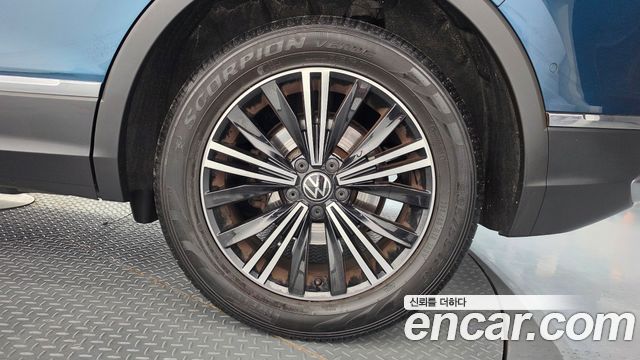 Volkswagen Tiguan (II) 2.0 TDI Premium 2022 — фото 21