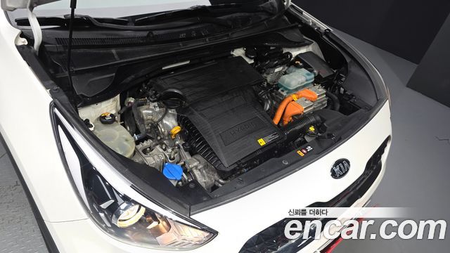 Kia Niro 1.6 HEV Prestige 2020 — фото 6