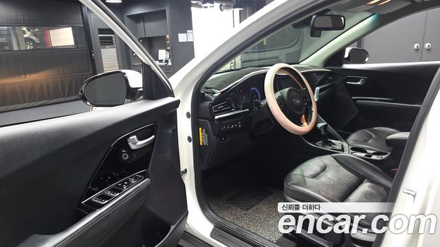 Kia Niro 1.6 HEV Prestige 2020 — фото 10