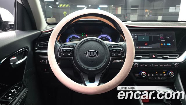 Kia Niro 1.6 HEV Prestige 2020 — фото 13