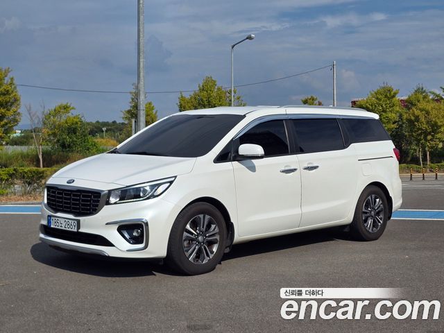 Kia Carnival 9-Seater Luxury 2019 — фото 1