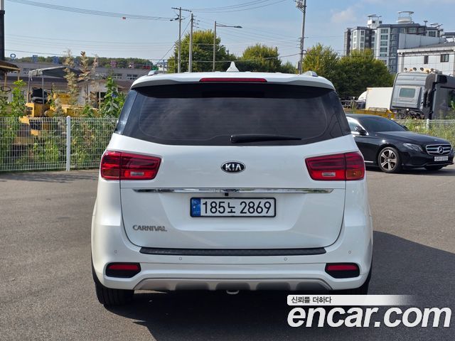 Kia Carnival 9-Seater Luxury 2019 — фото 2