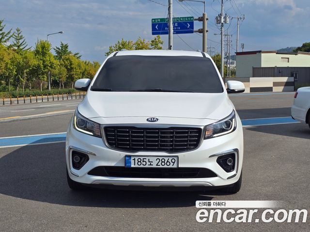 Kia Carnival 9-Seater Luxury 2019 — фото 3