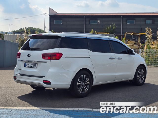 Kia Carnival 9-Seater Luxury 2019 — фото 4