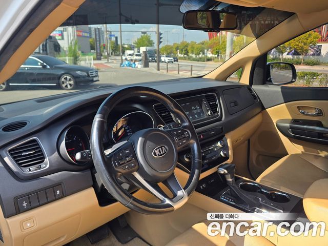 Kia Carnival 9-Seater Luxury 2019 — фото 6
