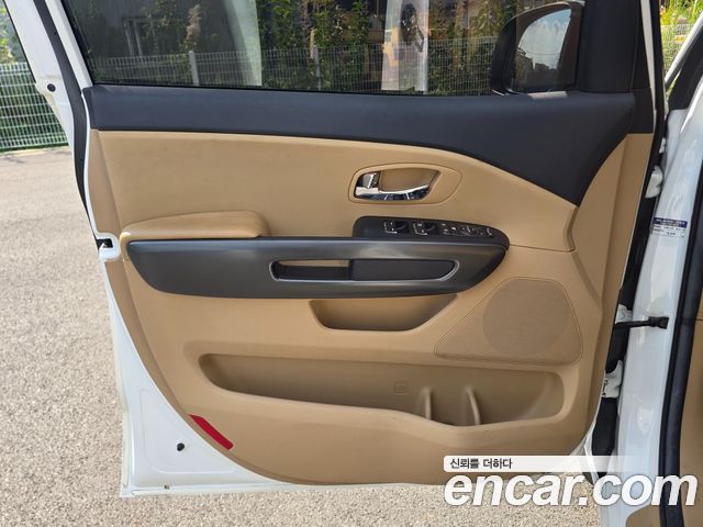 Kia Carnival 9-Seater Luxury 2019 — фото 9