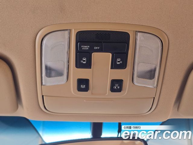 Kia Carnival 9-Seater Luxury 2019 — фото 17