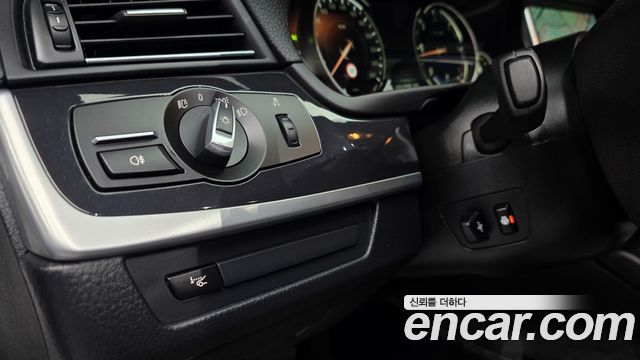 BMW 5 Series (F10) 520d 2015 — фото 14