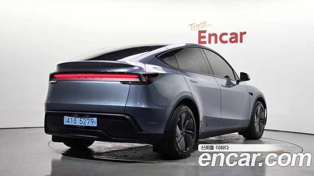 Tesla Model Y Long Range AWD 2025 — фото 2