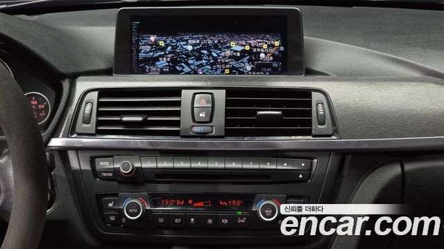 BMW 3 Series (E90) 320i Sedan 2013 — фото 14