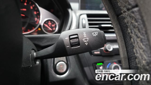 BMW 3 Series (E90) 320i Sedan 2013 — фото 18