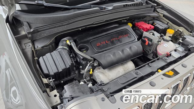 Jeep Renegade 2.4 Limited 2019 — фото 6