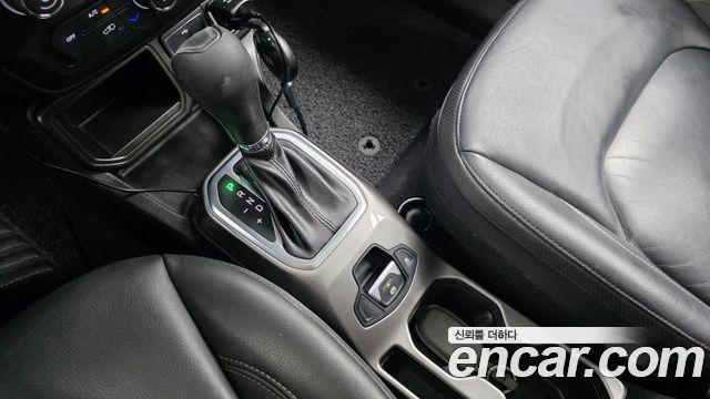 Jeep Renegade 2.4 Limited 2019 — фото 9
