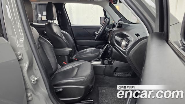 Jeep Renegade 2.4 Limited 2019 — фото 11