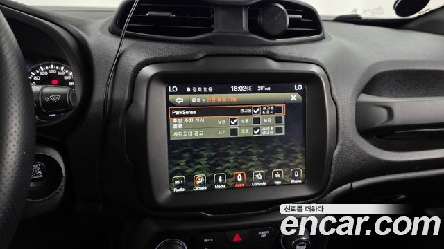 Jeep Renegade 2.4 Limited 2019 — фото 16