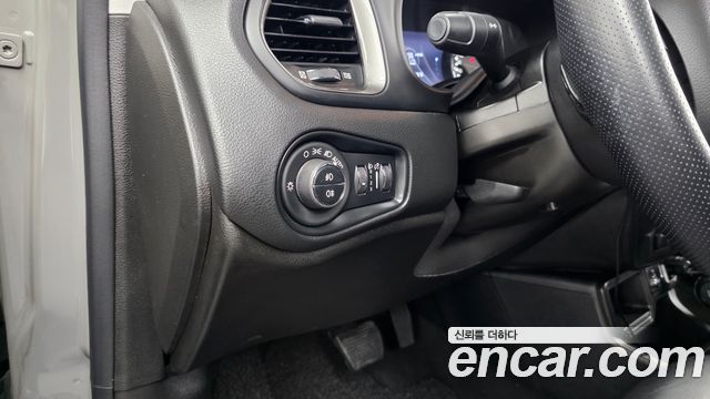 Jeep Renegade 2.4 Limited 2019 — фото 17