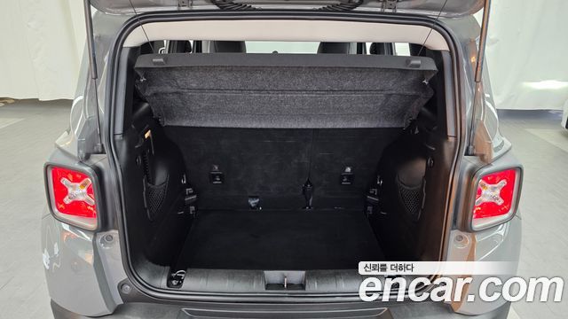 Jeep Renegade 2.4 Limited 2019 — фото 20