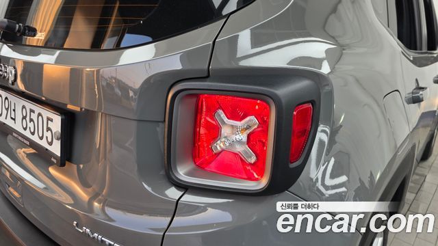 Jeep Renegade 2.4 Limited 2019 — фото 23