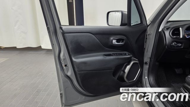 Jeep Renegade 2.4 Limited 2019 — фото 24