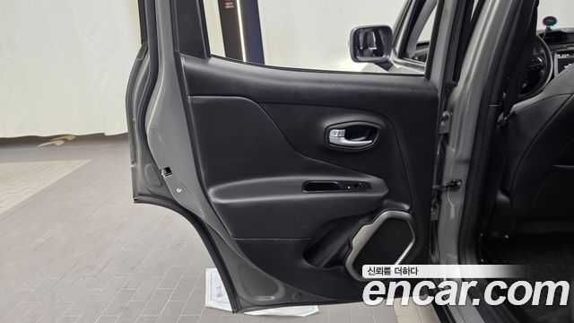 Jeep Renegade 2.4 Limited 2019 — фото 25