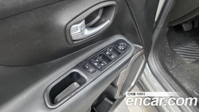 Jeep Renegade 2.4 Limited 2019 — фото 30