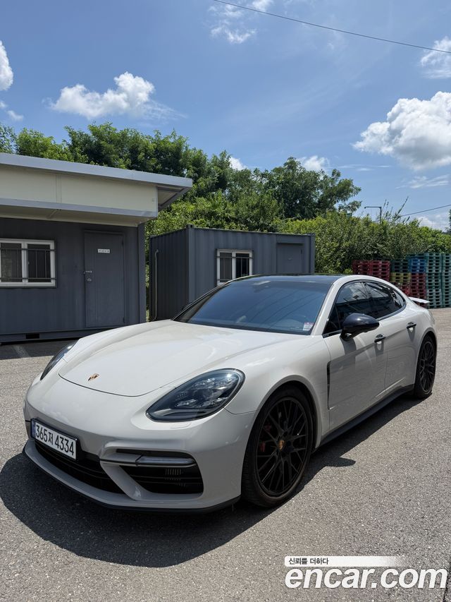 Porsche Panamera (971) 4.0 Turbo