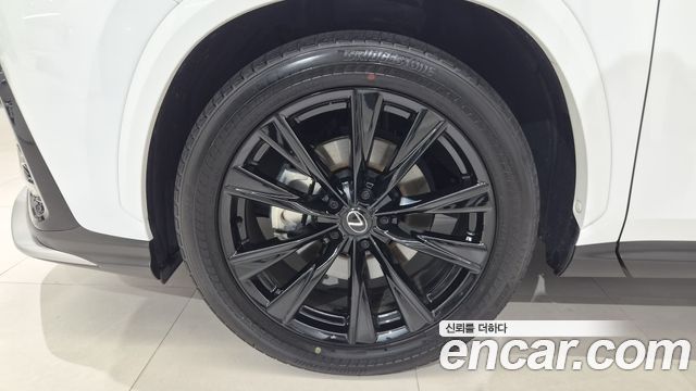 Lexus NX450h+ (II) F-Sport 2025 — фото 5