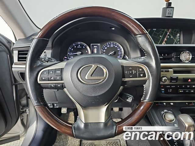 Lexus ES350 Supreme XV60 2018 — фото 8