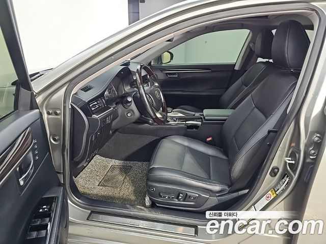 Lexus ES350 Supreme XV60 2018 — фото 10