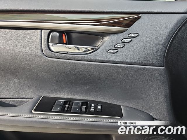 Lexus ES350 Supreme XV60 2018 — фото 16