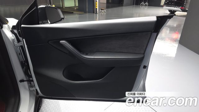 Tesla Model Y Long Range AWD 2022 — фото 24