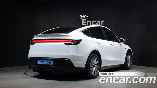 Tesla Model Y RWD 2025 — фото 2