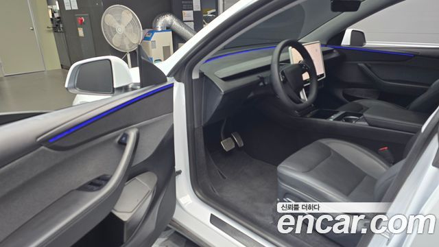 Tesla Model Y RWD 2025 — фото 10
