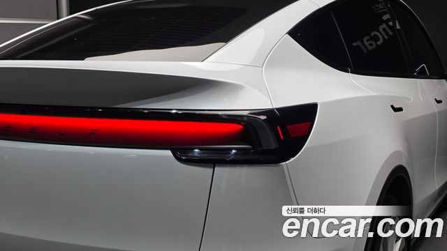 Tesla Model Y RWD 2025 — фото 23