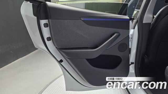 Tesla Model Y RWD 2025 — фото 25