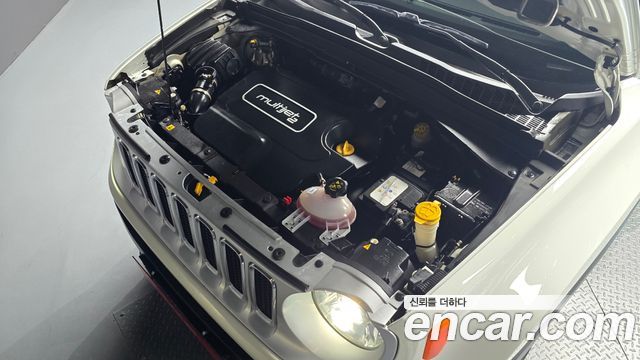Jeep Renegade 2.0 Diesel Limited AWD 2015 — фото 6