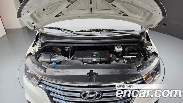 Hyundai Grand Starex Van 5-Seater Modern 2020 — фото 6