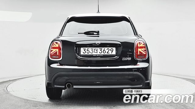 MINI Cooper 5Door Classic Third Generation 2023 — фото 3