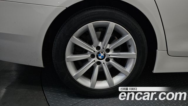 BMW 5 Series (F10) 528i 2014 — фото 5
