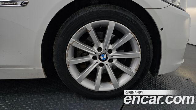 BMW 5 Series (F10) 528i 2014 — фото 21