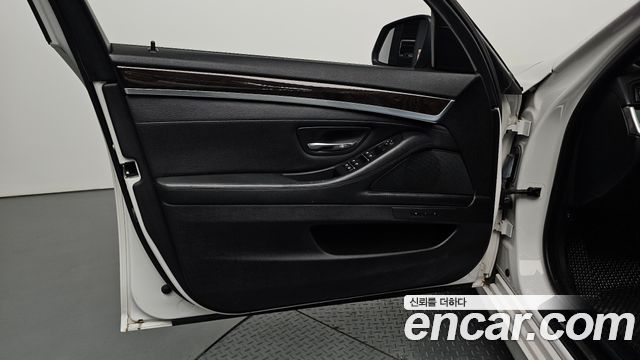 BMW 5 Series (F10) 528i 2014 — фото 24