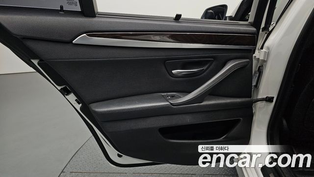 BMW 5 Series (F10) 528i 2014 — фото 25