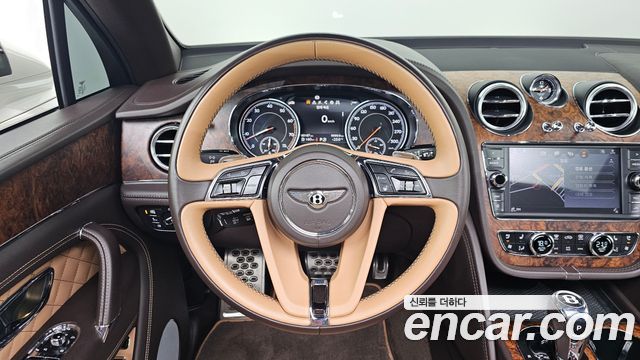 Bentley Bentayga 6.0 W12 2018 — фото 13